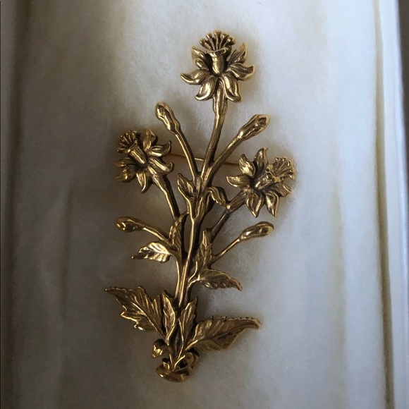 Floral Collectors Pin - Picture 2 of 4